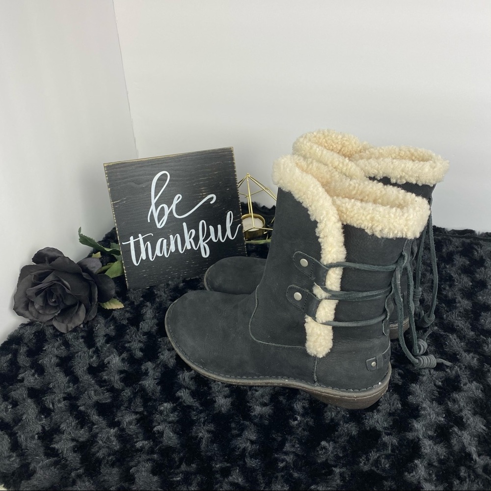 UGG Akadia Boots - Picture 2 of 11